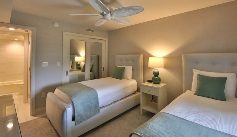 Sanibel Inn - Condo Queen Bedroom Resort View
